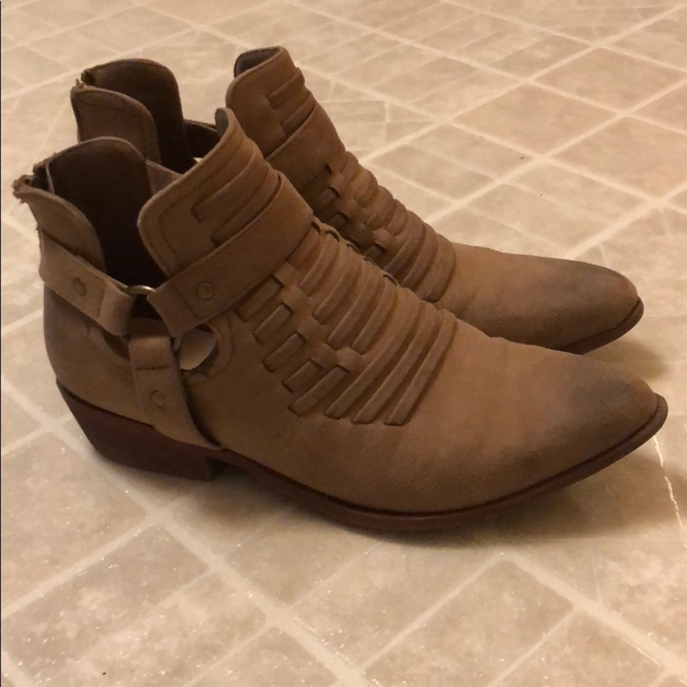 JustFab Ryleigh boots size 9